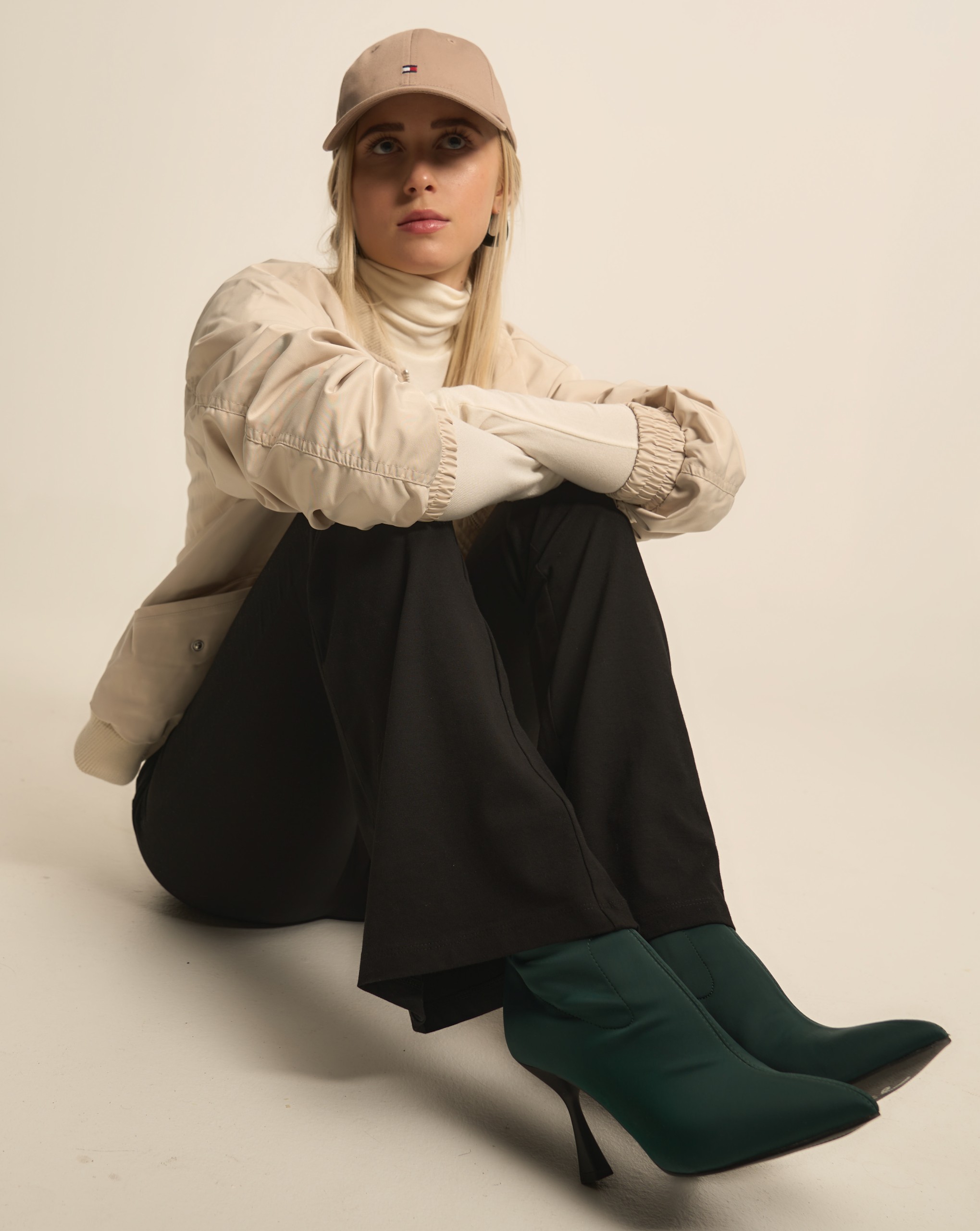 Schwarze Leggings & Hohe Schuhe